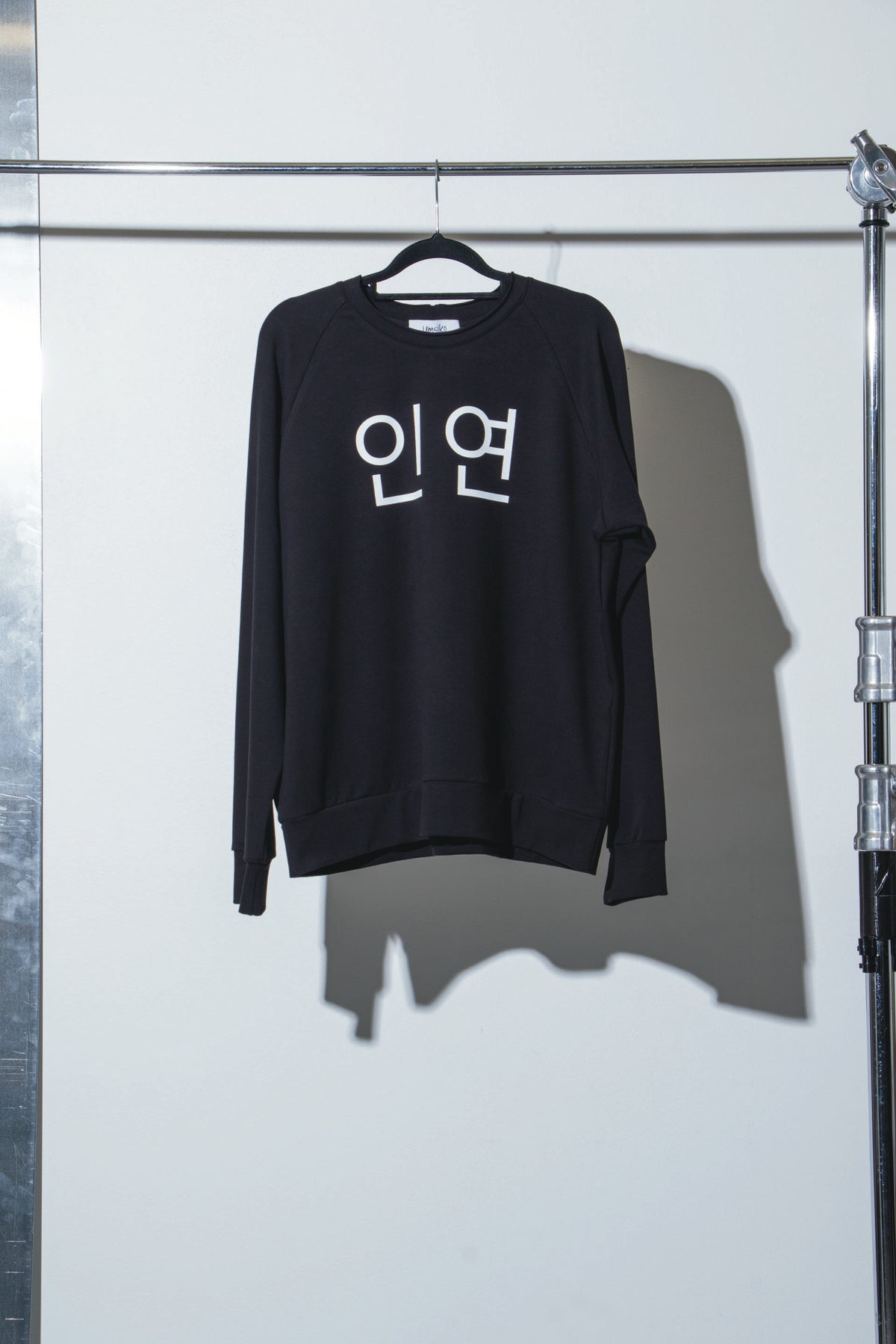 Inyeon Raglan Sweatshirt - Black - UMSIKO