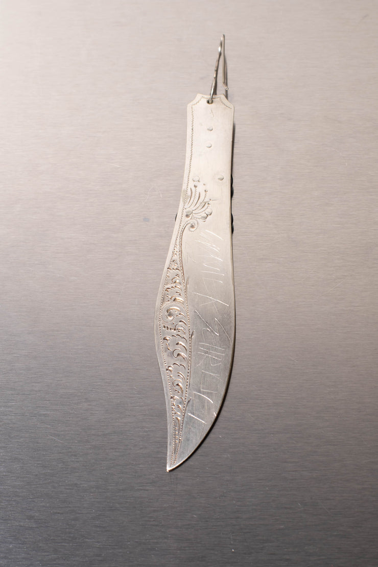 M4. Dagger – MONIEK SCHRIJER